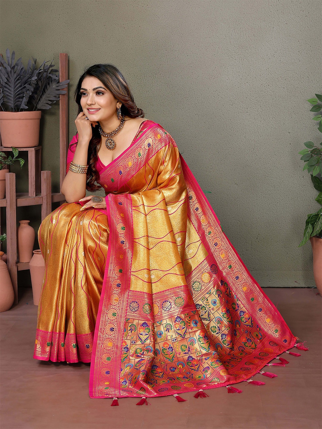 

Vintro Woven Design Zari Tissue Banarasi Saree, Pink