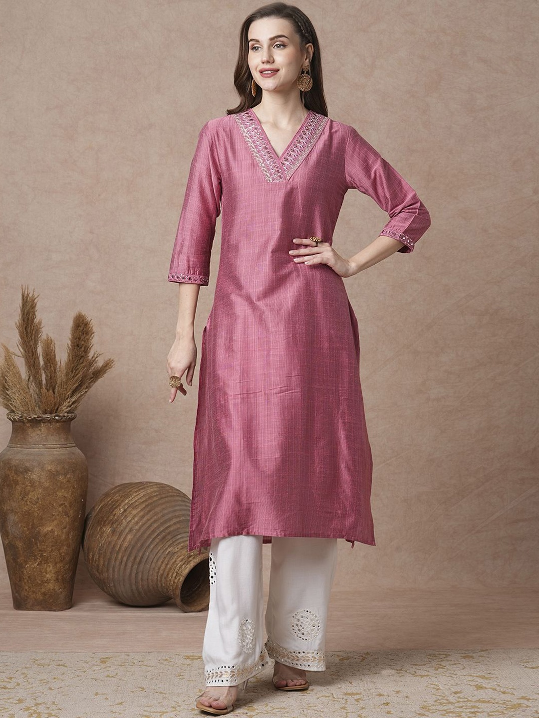 

FASHOR Mirror Work Embroidered V Neck Kurta, Pink