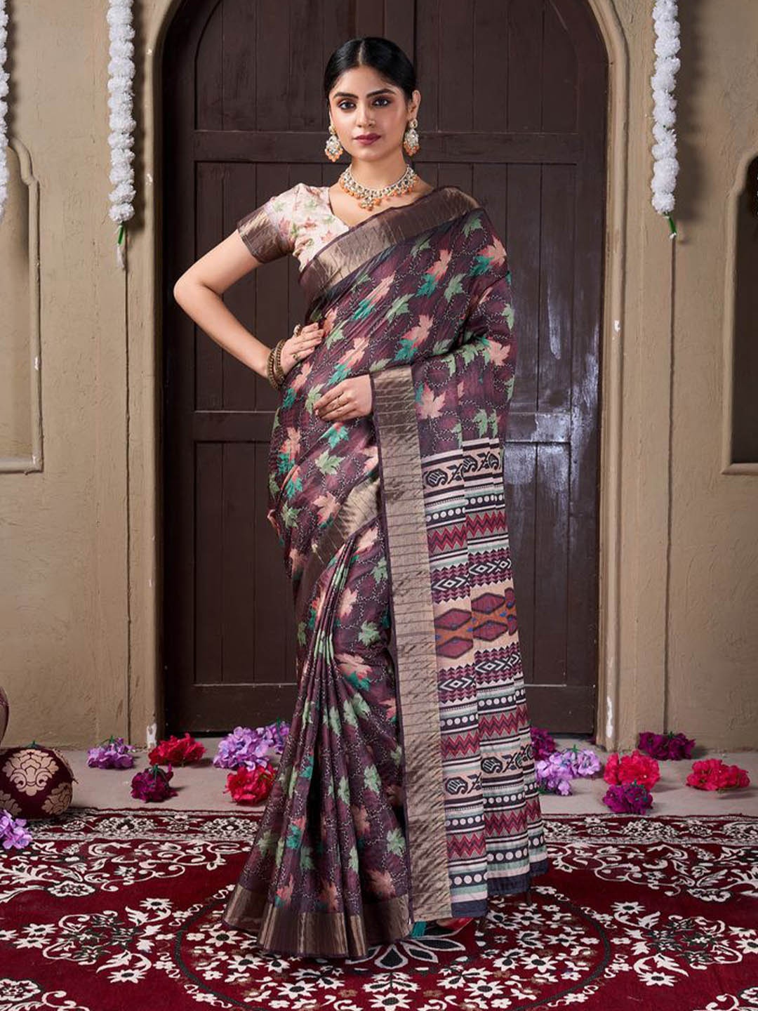 

Fashion FRICKS Floral Printed Zari Saree, Purple