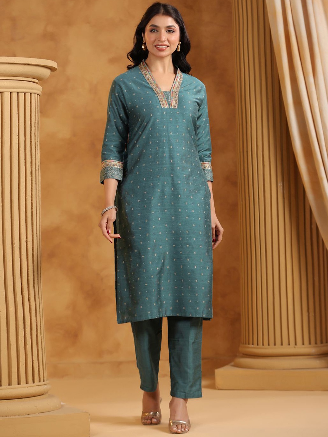 

Span Ethnic Motifs Embroidered Sequinned Pure Cotton Straight Kurta with Trouser & Dupatta, Green