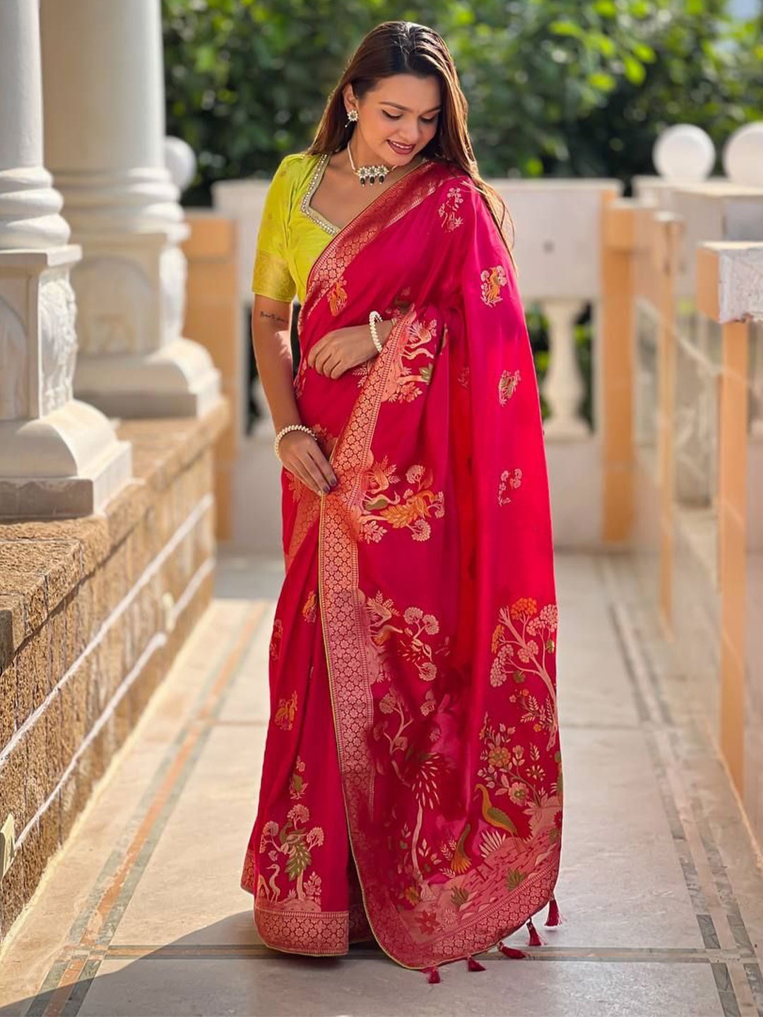 

Kriyansh Woven Design Zari Banarasi Saree, Pink