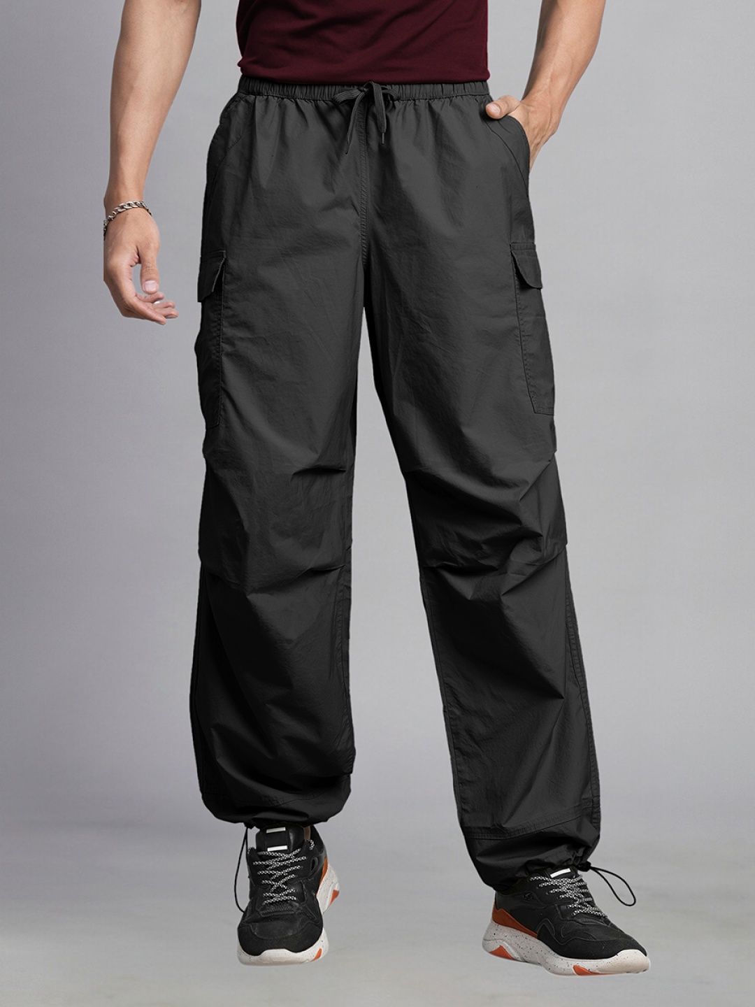 

PRONK Men Relaxed-Fit Parachute Track Pants, Black