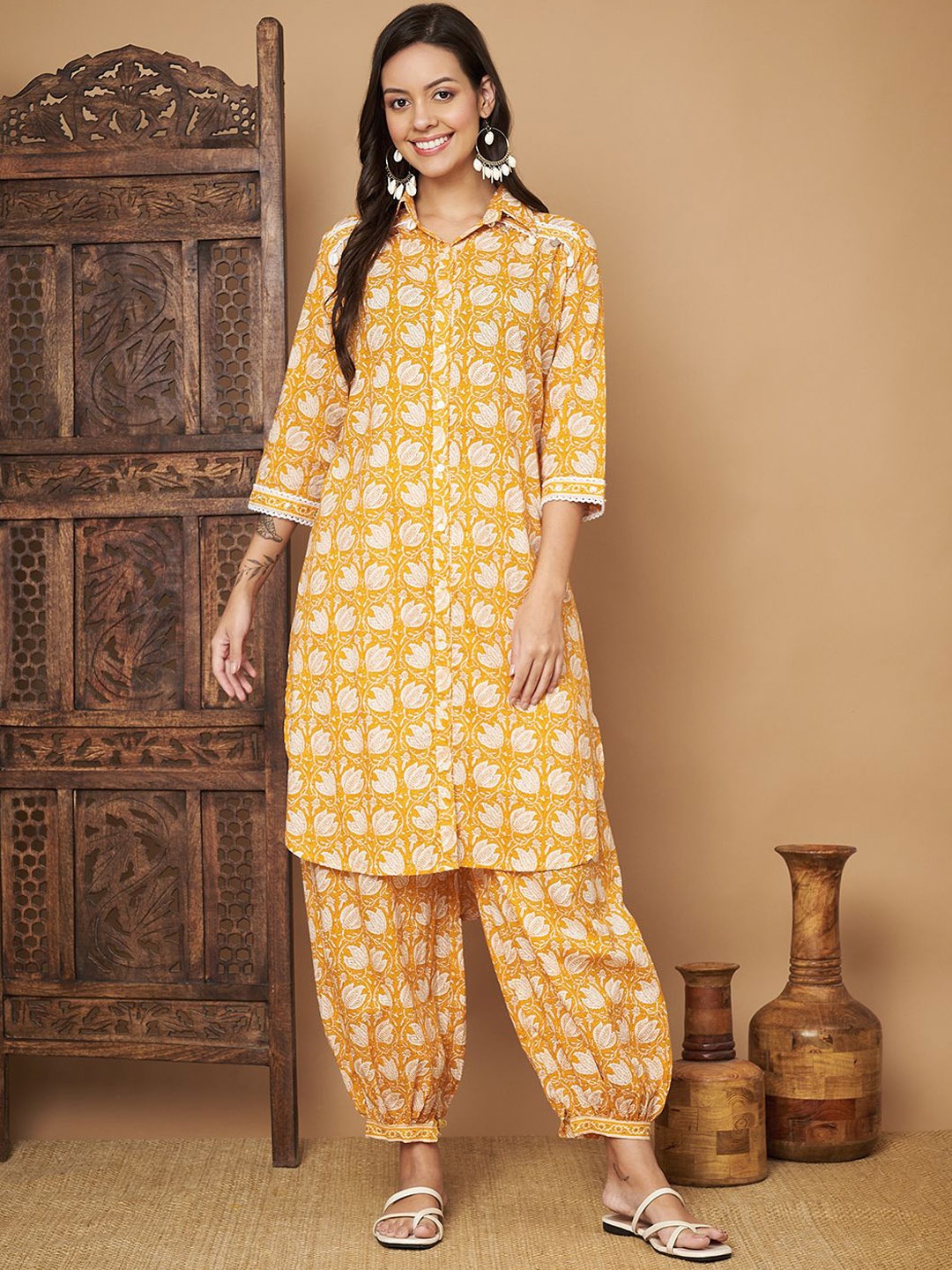 

JAPER KURTI Women Floral Printed Regular Beads and Stones Pure Cotton Kurta with Salwar, Yellow