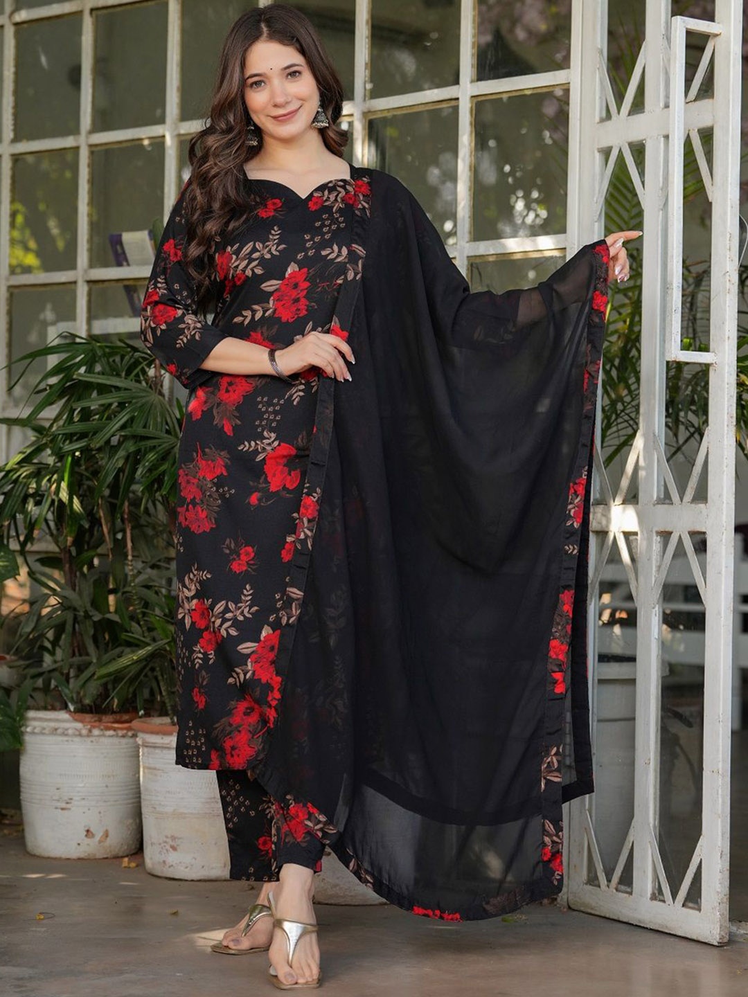

KOTRONS Women Printed Regular Kurta with Trousers & With Dupatta, Black