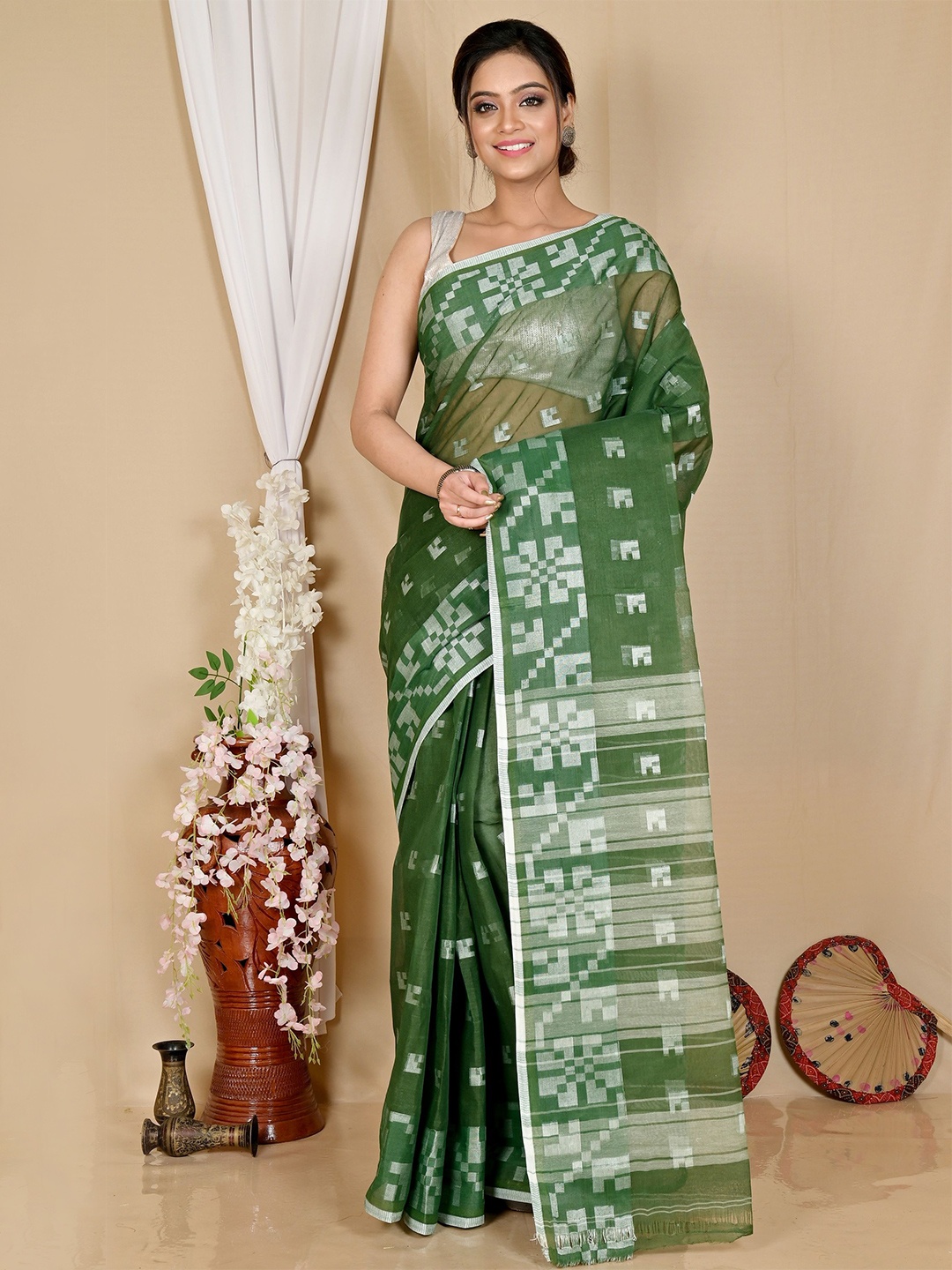 

DipDiya Woven Design Pure Cotton Taant Saree, Green