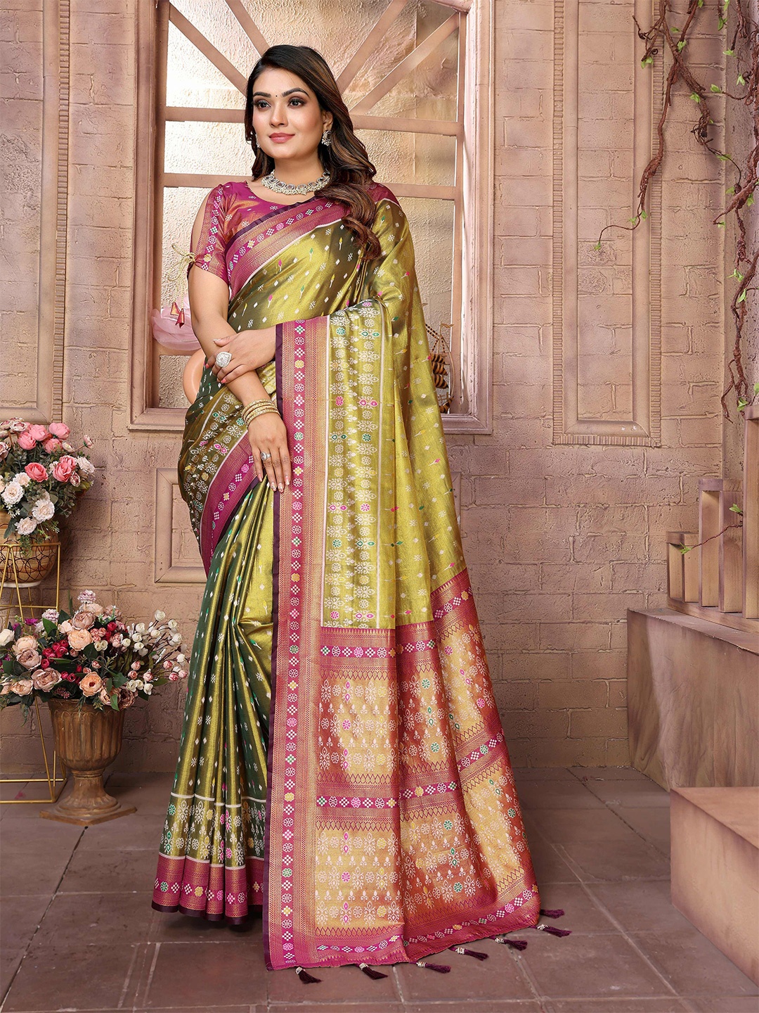 

Vintro Woven Design Zari Tissue Patola Saree, Magenta