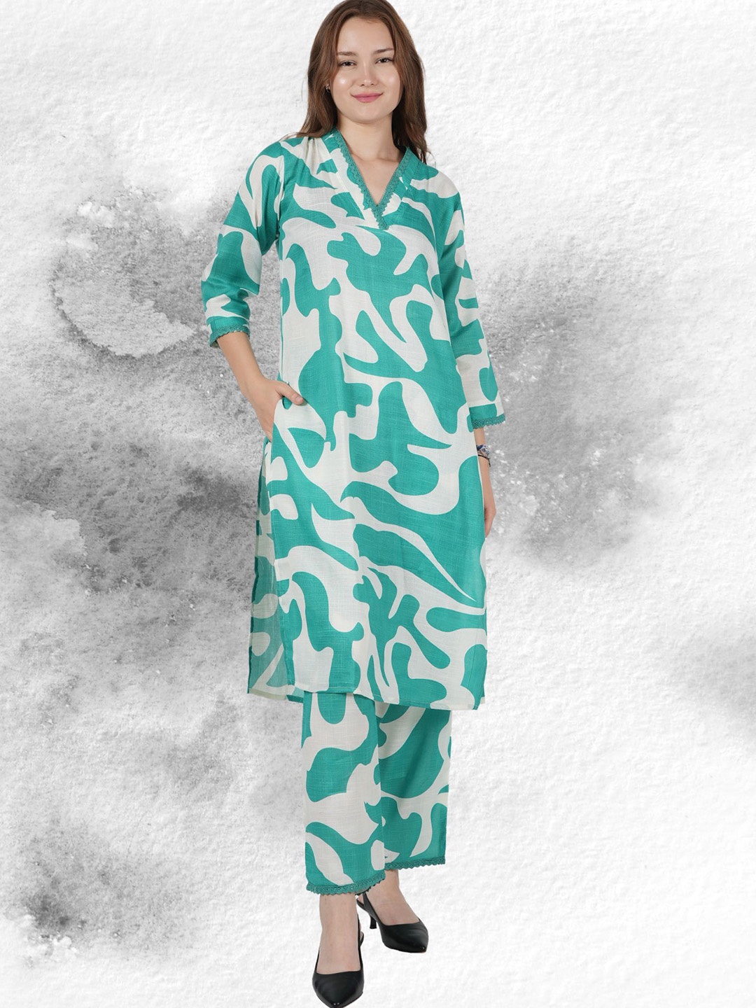

NEYSA Abstract Printed V-Neck Pure Cotton Tunic And Trousers, Green