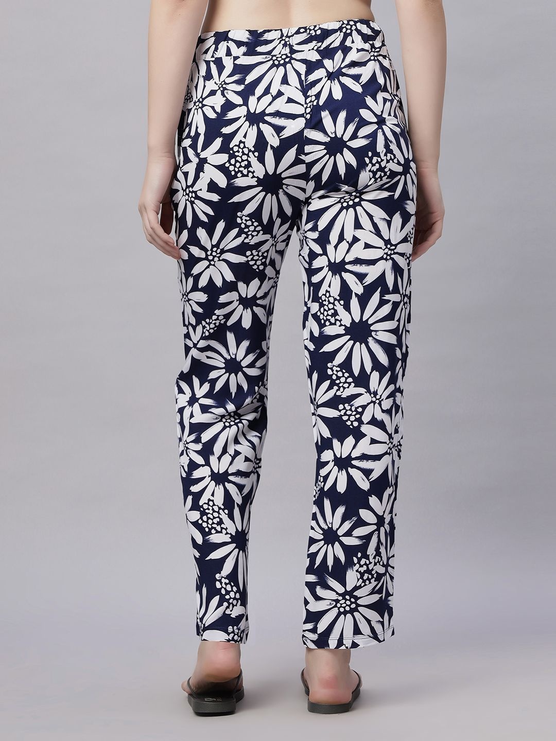 

Soie Women's Supersoft Rayon Printed Pyjamas with Pockets, Navy blue