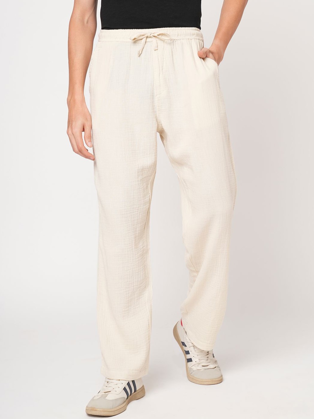 

PRONK Men Relaxed-Fit Mid-Rise Trousers, White
