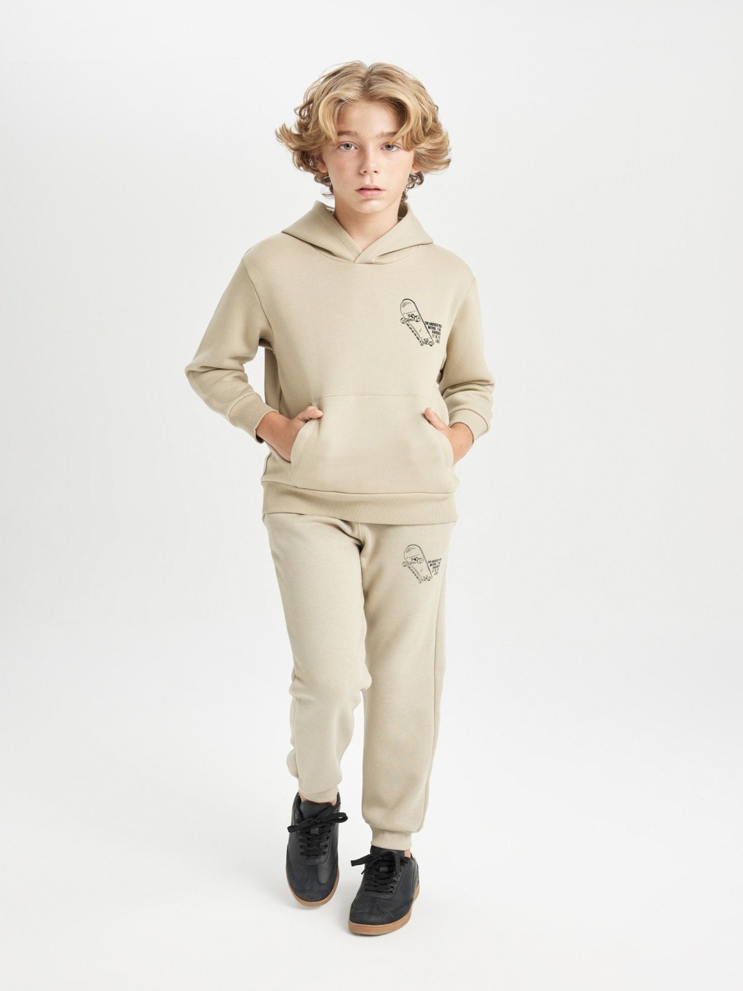 

DeFacto Boys Mid-Rise Regular Fit Joggers, Beige
