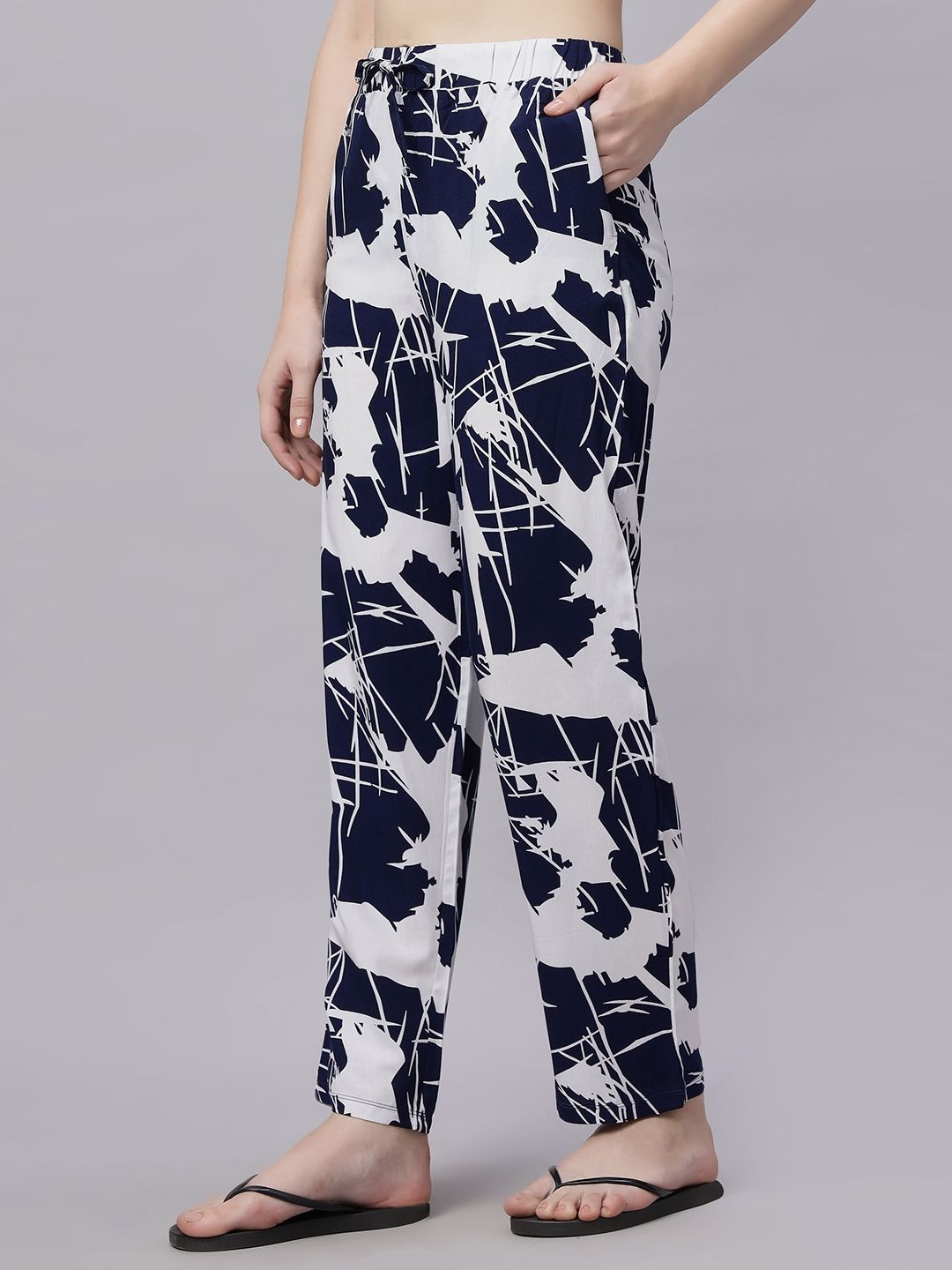 

Soie Women's Supersoft Rayon Printed Pyjamas with Pockets, Navy blue