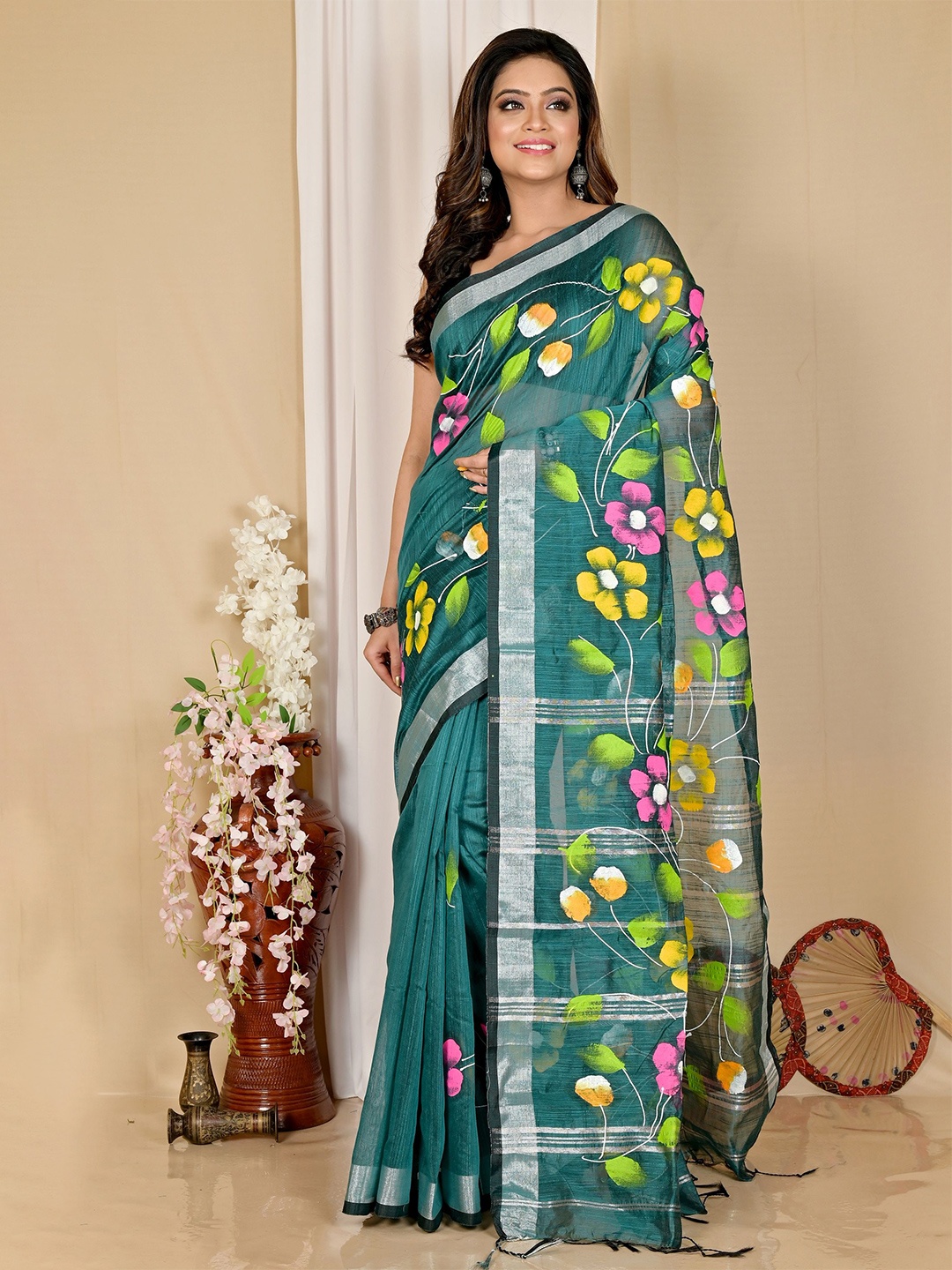 

PuJoy Slabaka Ful Floral Hand Painted Zari Taant Saree, Green