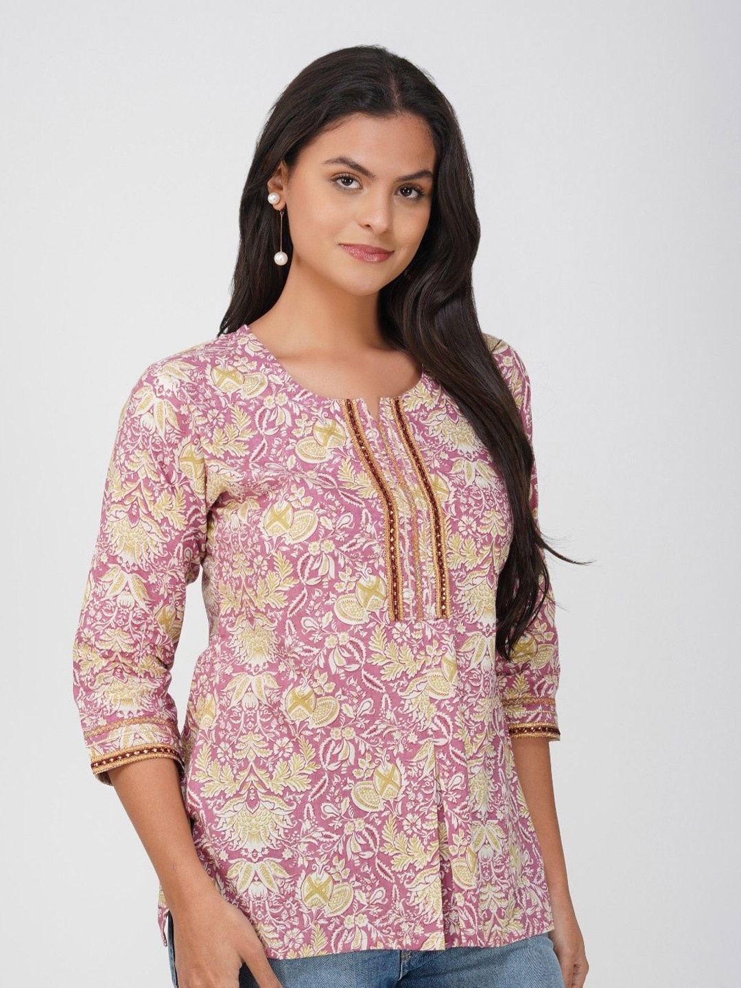 

Bluenixie Floral Printed V-Neck Kurti, Pink