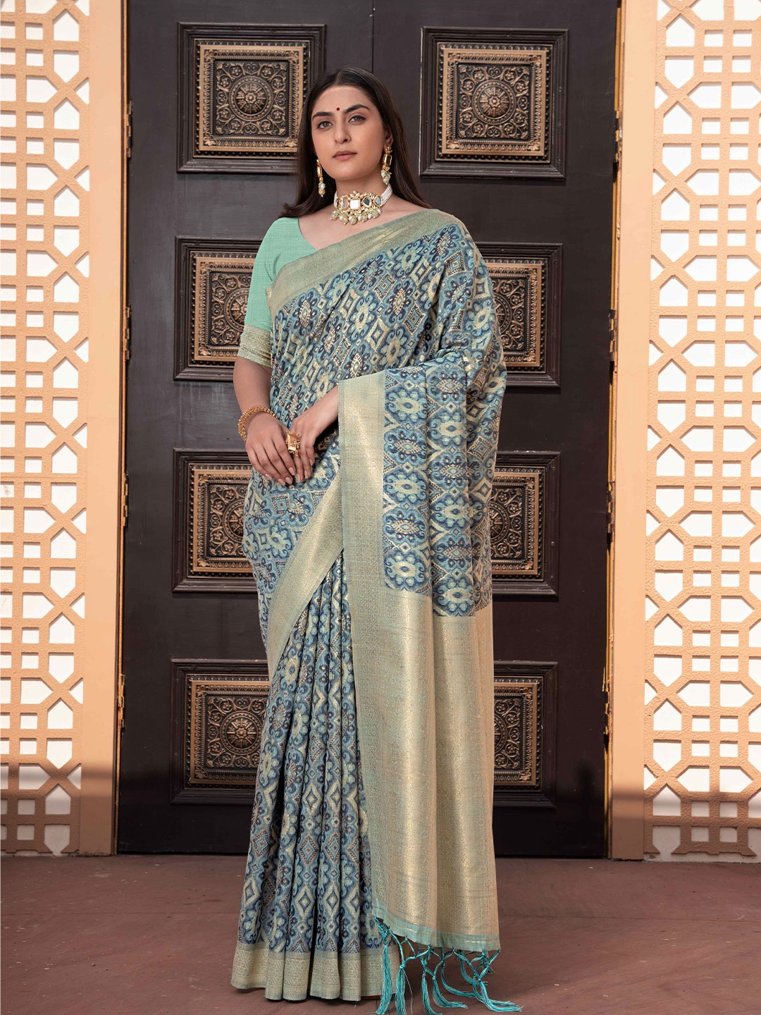 

HEER FASHION Woven Design Zari Ikat Saree, Blue