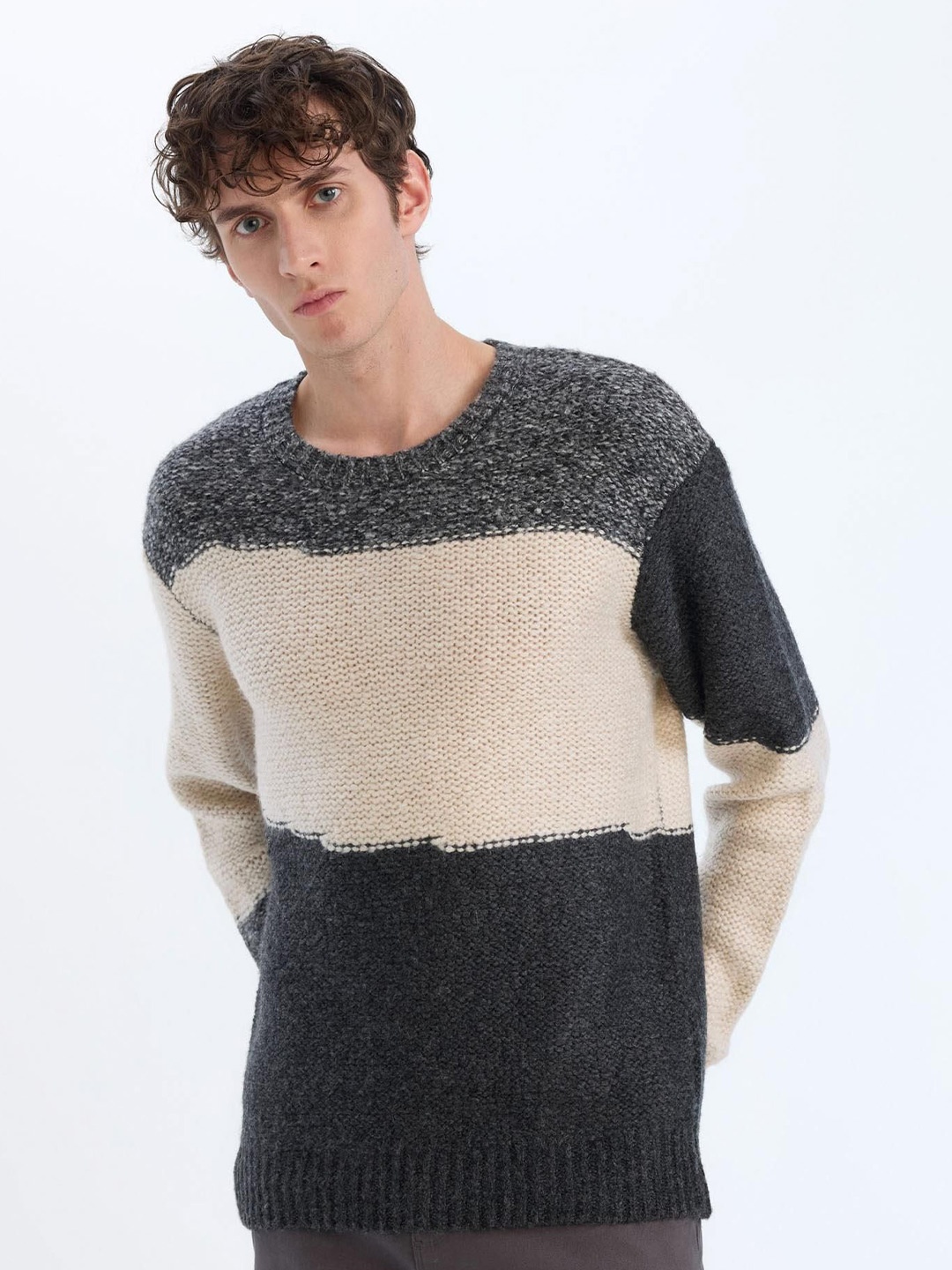

DeFacto Men Colourblocked Pullover, Grey