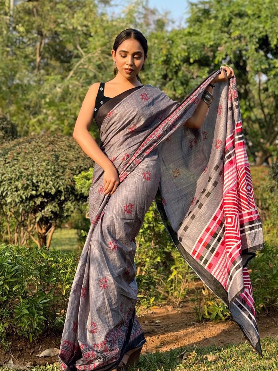 

HERE&NOW Warli Printed Pure Cotton Saree, Grey