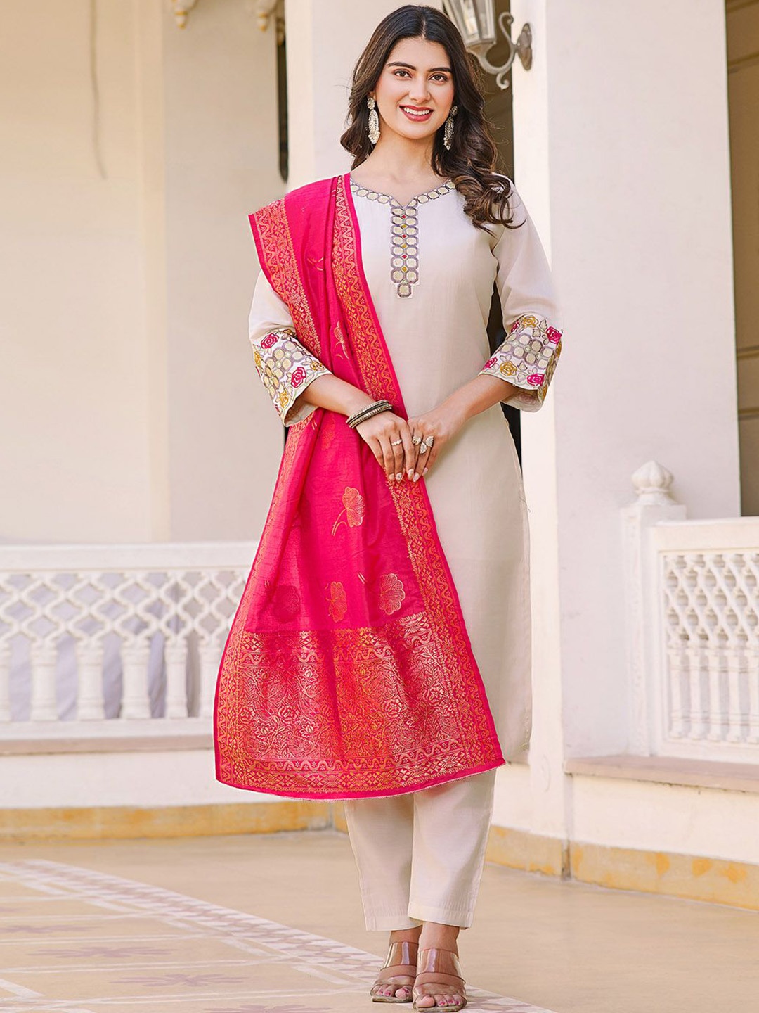 

Meena Bazaar Geometric Embroidered Notch Neck Straight Kurta With Trouser & Dupatta, Cream