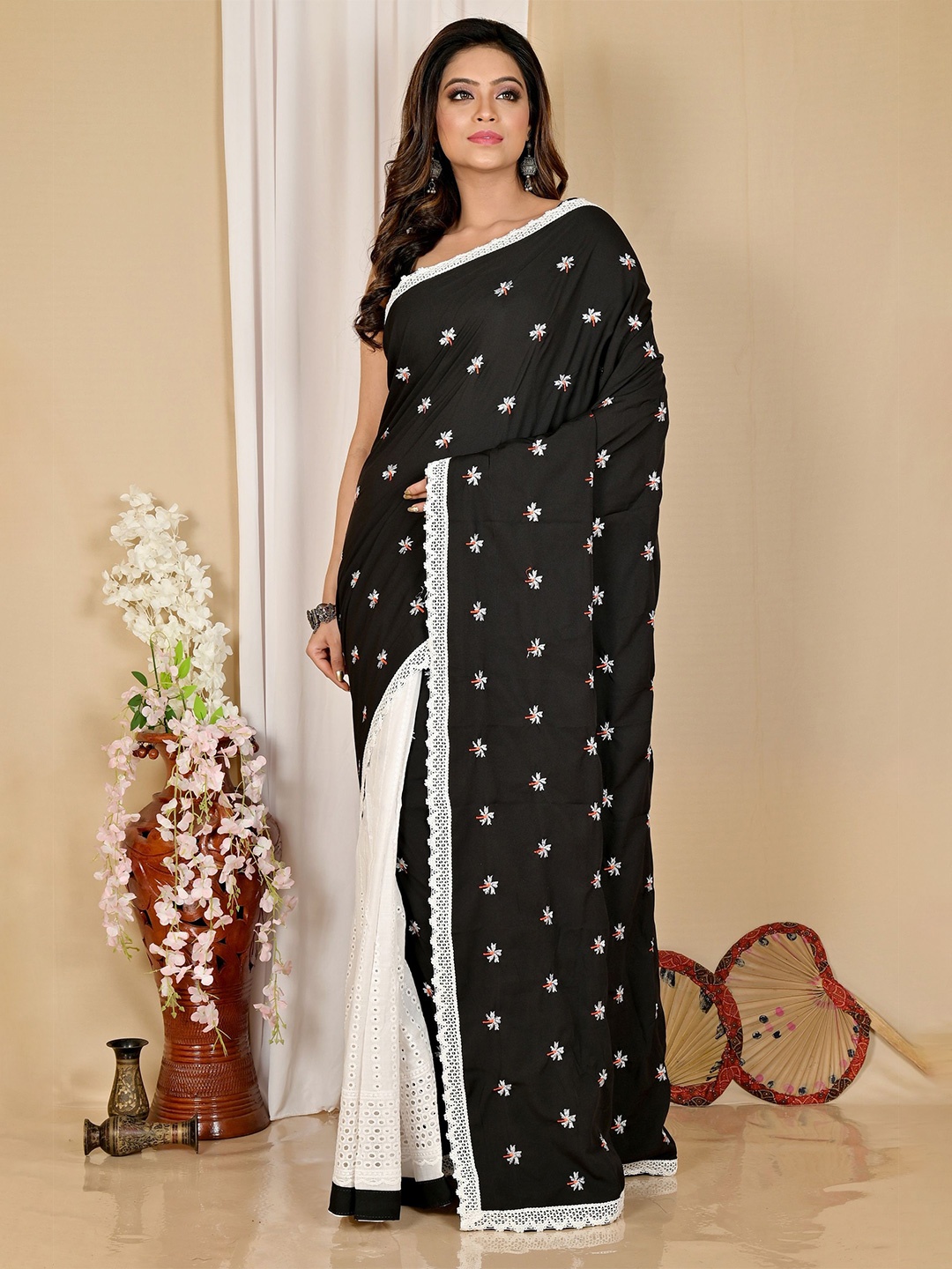 

PuJoy Embroidered Schiffli Pure Cotton Saree, Black