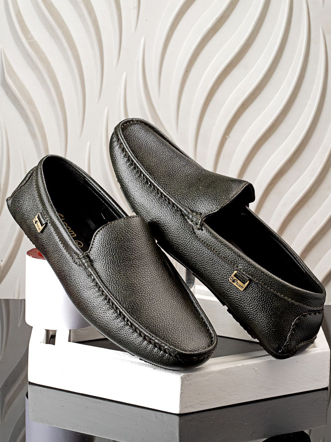 

Action Men Moisture Wicking Loafers, Olive