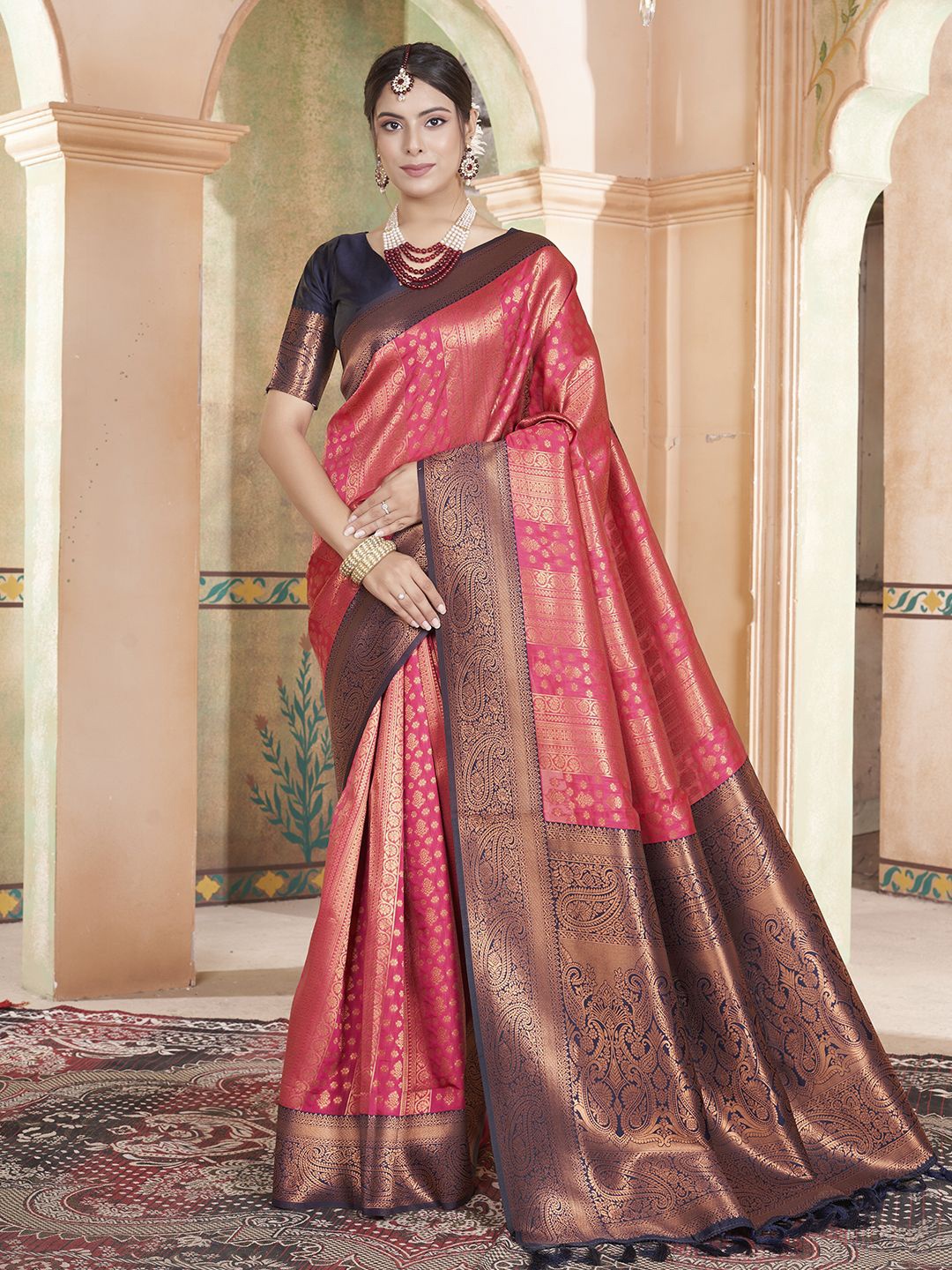

Panzora Woven Design Zari Silk Blend Kanjeevaram Saree, Pink