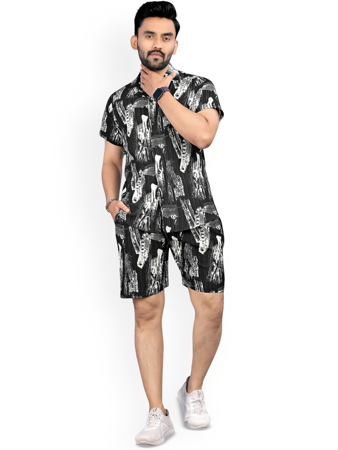 

VIMALNATH SYNTHETICS Abstract Printed Cotton Blend Shirt With Shorts, Black