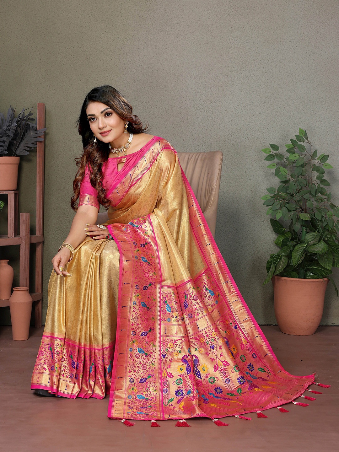 

Vintro Woven Design Zari Tissue Paithani Saree, Cream