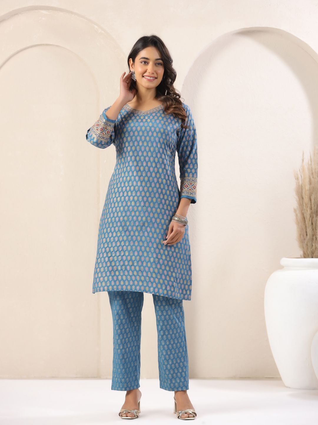 

Span Floral Embroidered V-Neck Sequinned Straight Kurta With Trousers, Blue
