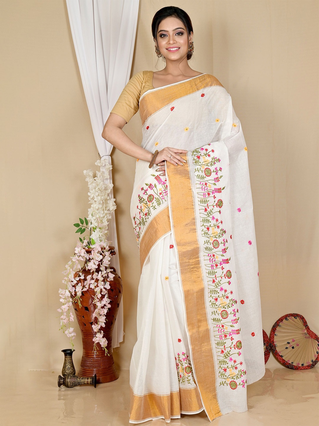 

DipDiya Floral Zari Pure Cotton Taant Saree, White