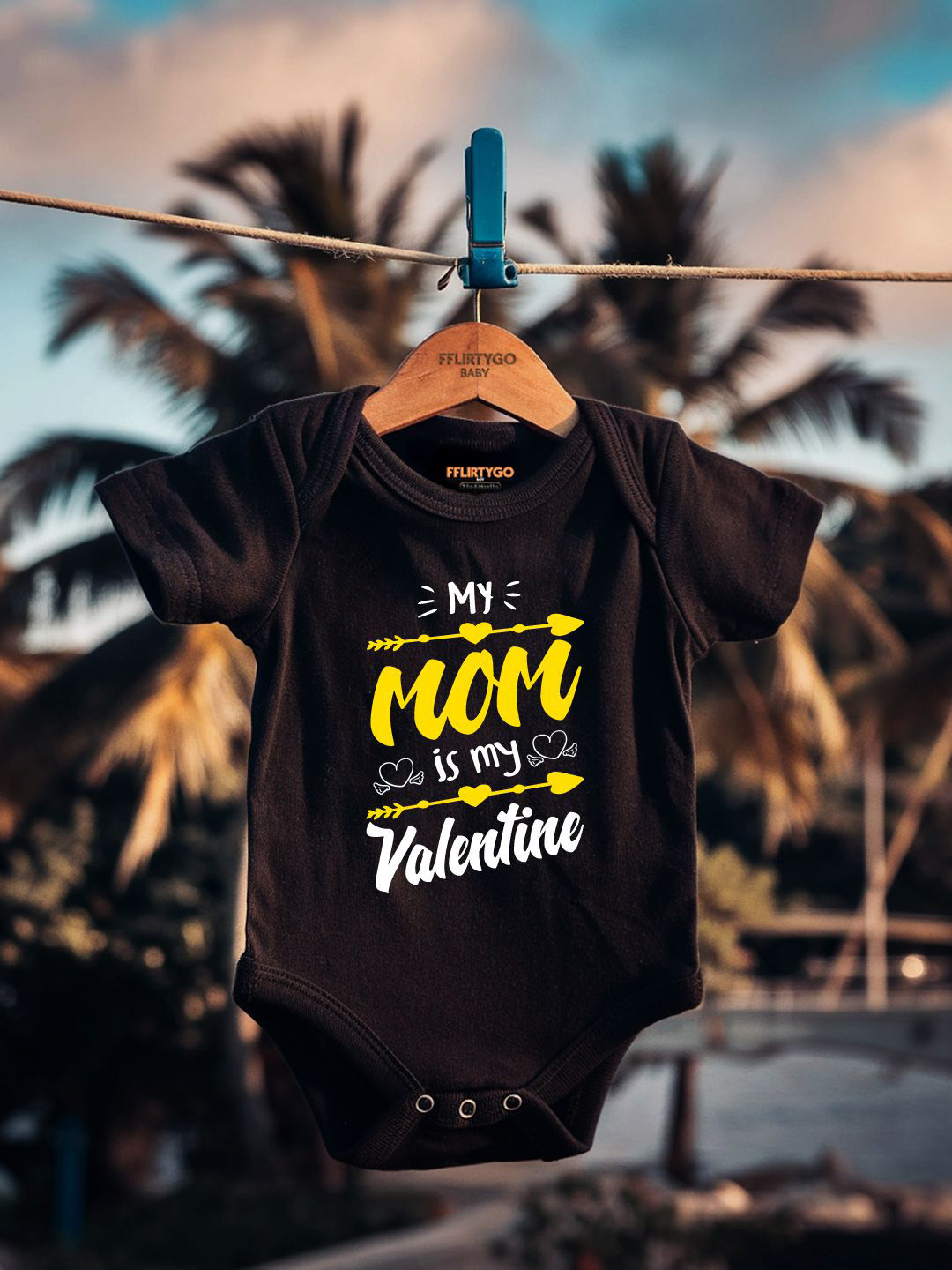 

FFLIRTYGO Infants Valentine day Printed Cotton Bodysuit, Black