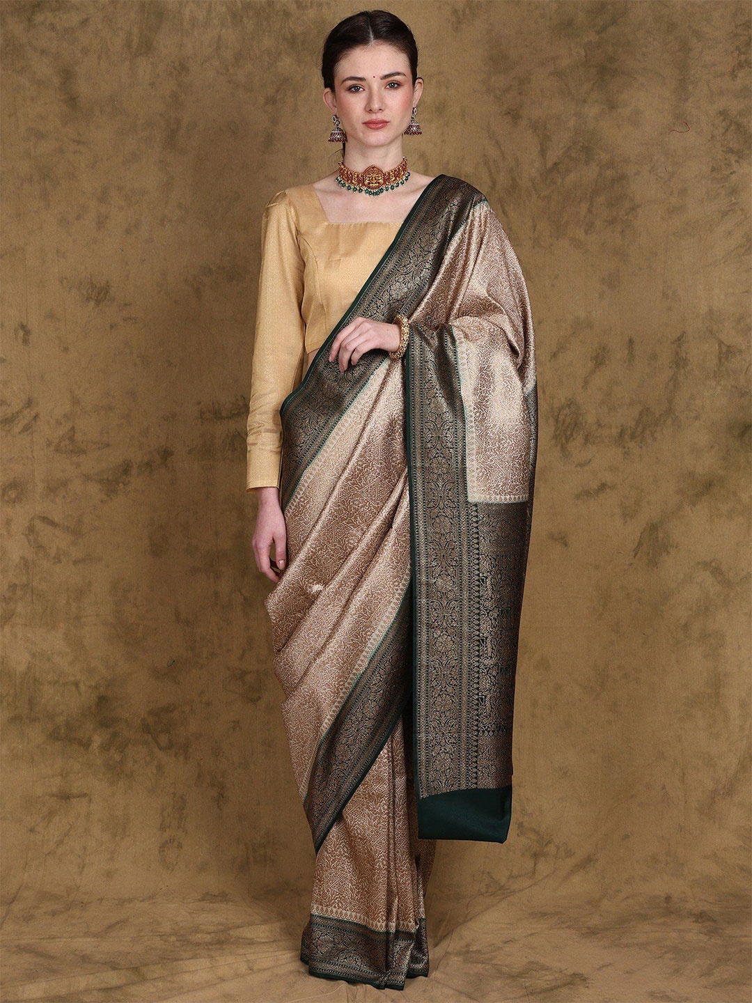 

Exotic India Banarasi Saree with Zari Woven Triangle Pattern and Contrast Pallu Border, Gold