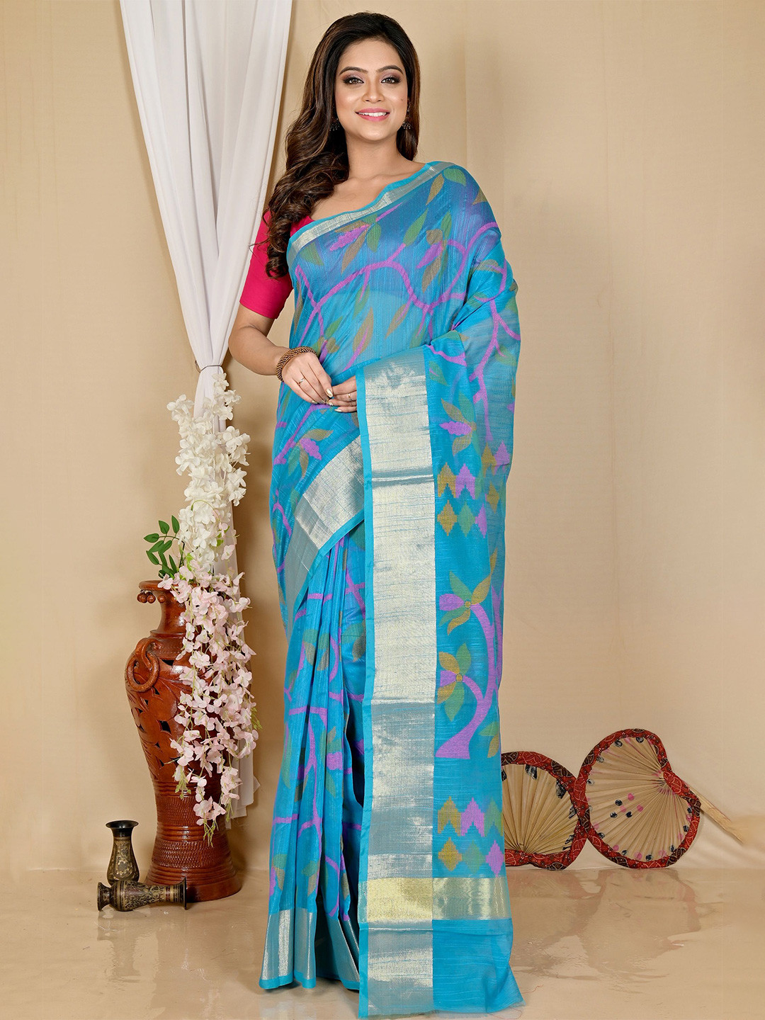

DipDiya Floral Printed Taant Saree, Blue