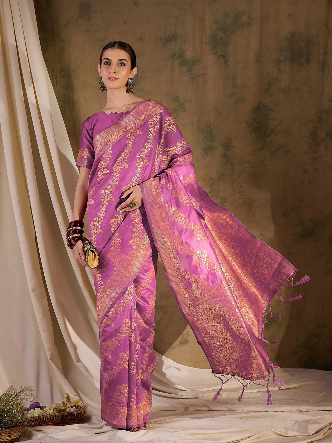 

DEVATITHI Ethnic Motifs Zari Silk Blend Banarasi Saree, Pink