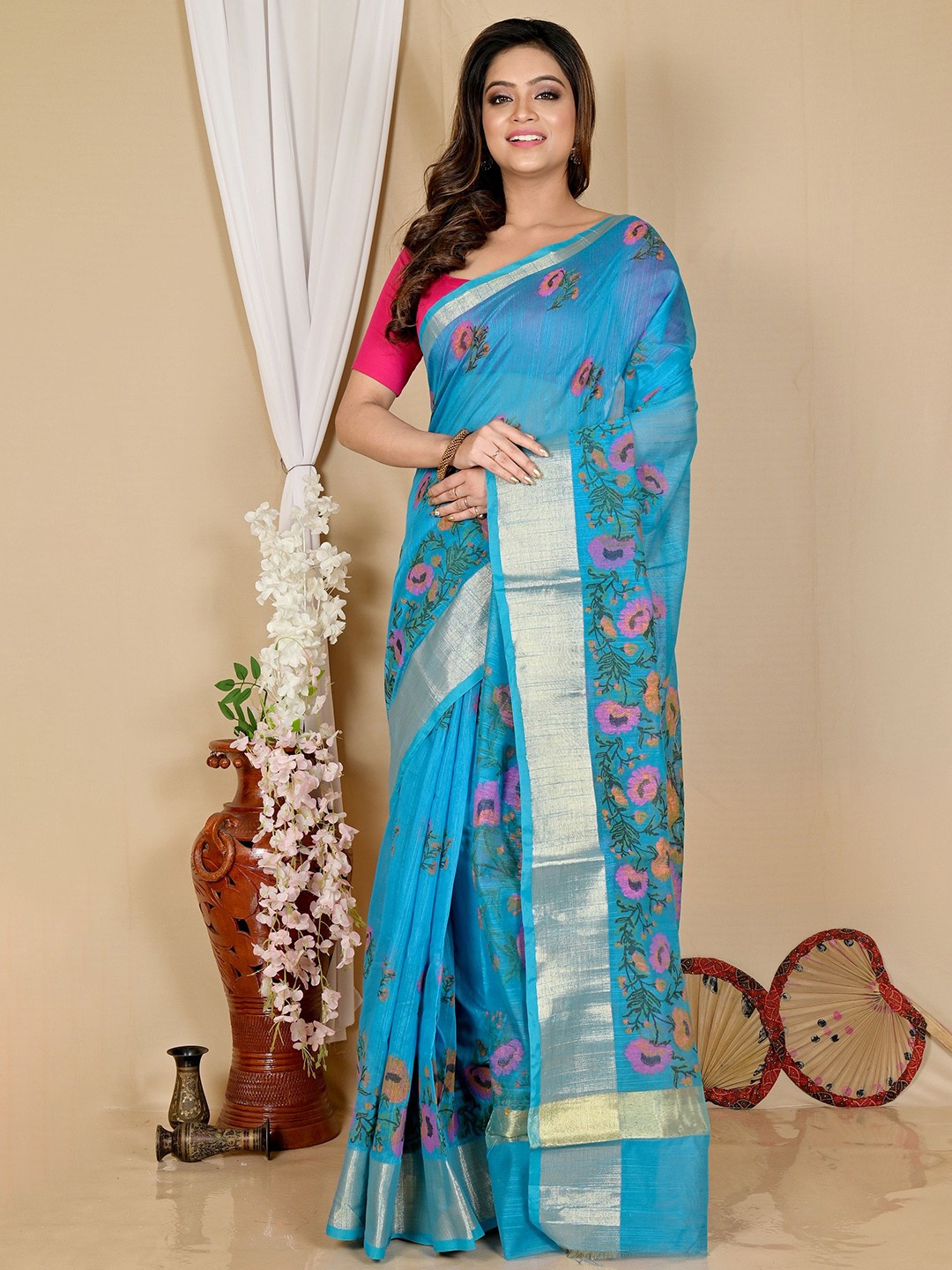 

DipDiya Floral Printed Pure Cotton Taant Saree, Blue