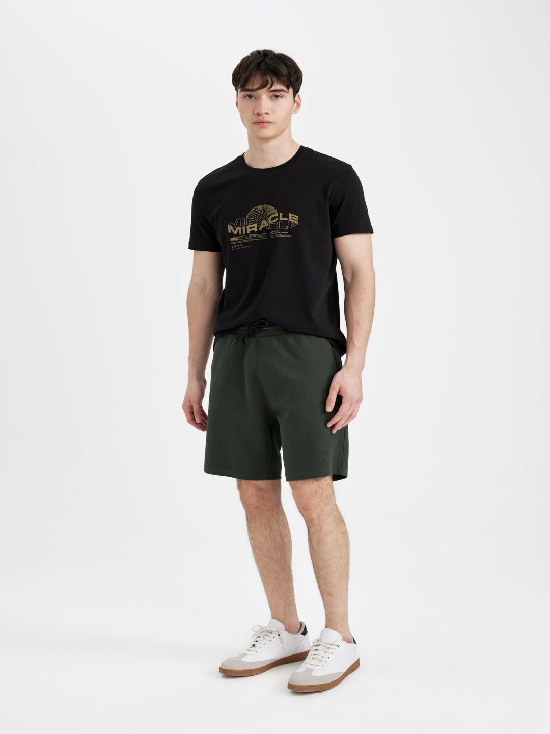 

DeFacto Men Mid-Rise Shorts, Olive