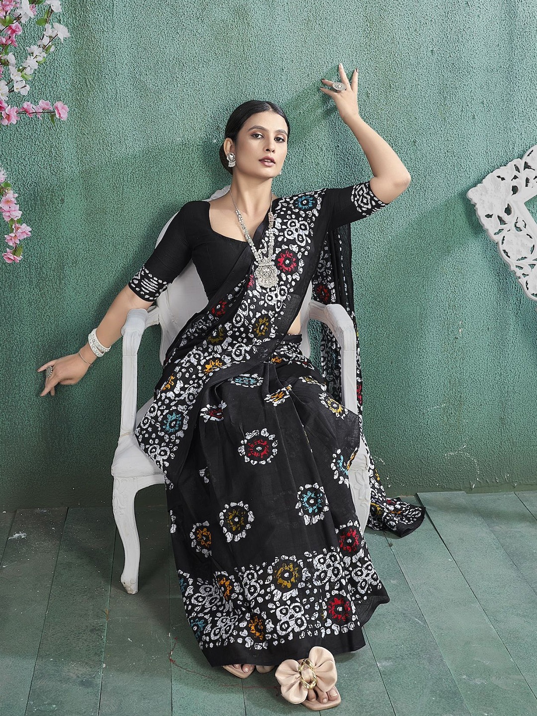 

HERE&NOW Tie and Dye Pure Cotton Handloom Ikat Saree, Black