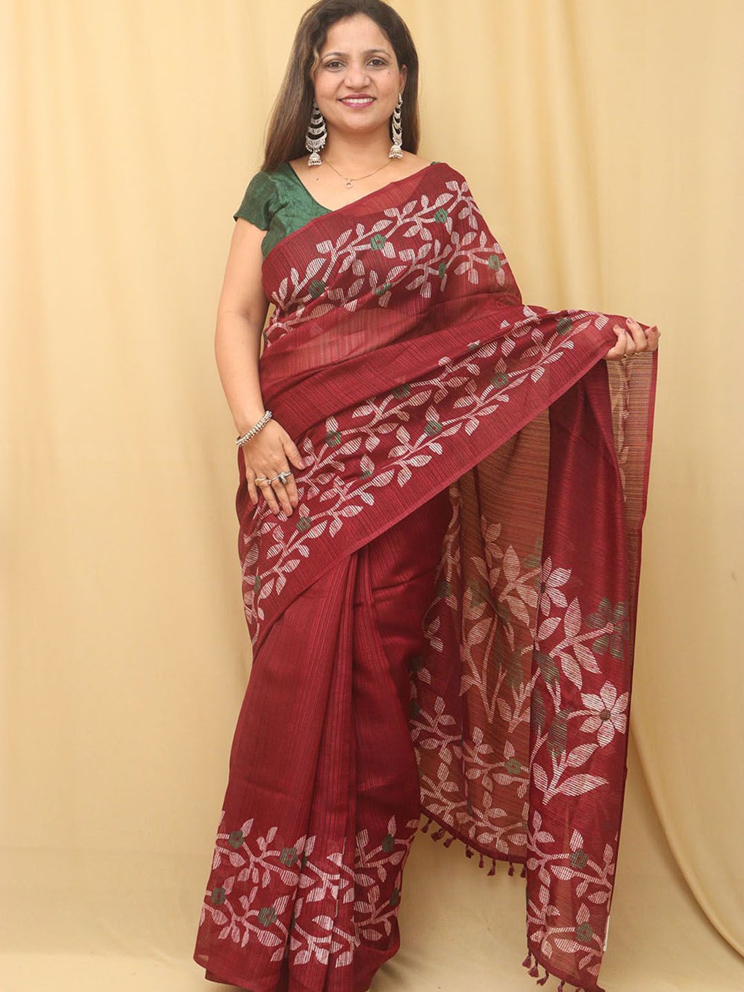 

Luxurionworld Woven Design Jamdani Saree, Maroon