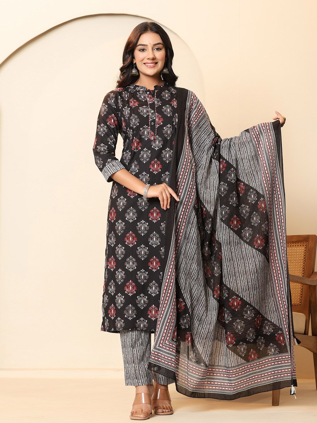 

Meena Bazaar Floral Printed Mandarin Collar Sequinned Straight Kurta & Trouser & Dupatta, Black