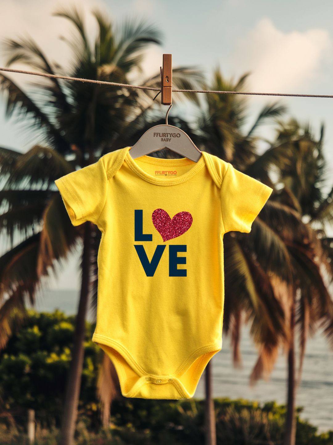 

FFLIRTYGO Infants Valentine Day Printed Cotton Bodysuit, Yellow