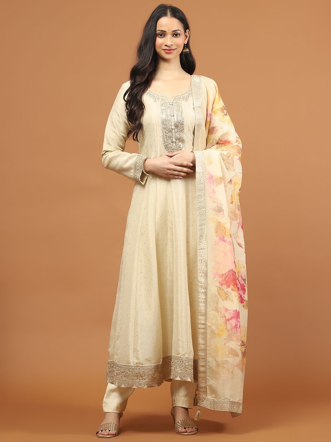 

Meena Bazaar Woven Design Notch Neck Panelled Zari A-line Kurta With Trouser And Dupatta, Cream