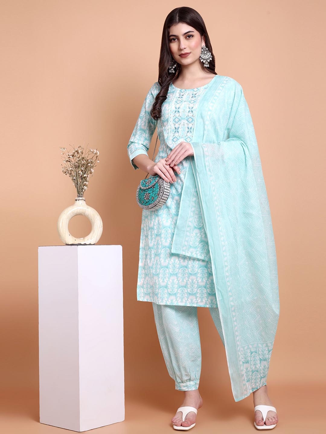 

WILL BOTTOM Women Floral Printed Regular Thread Work Pure Cotton Kurta with Trousers & With Dupatta, Blue