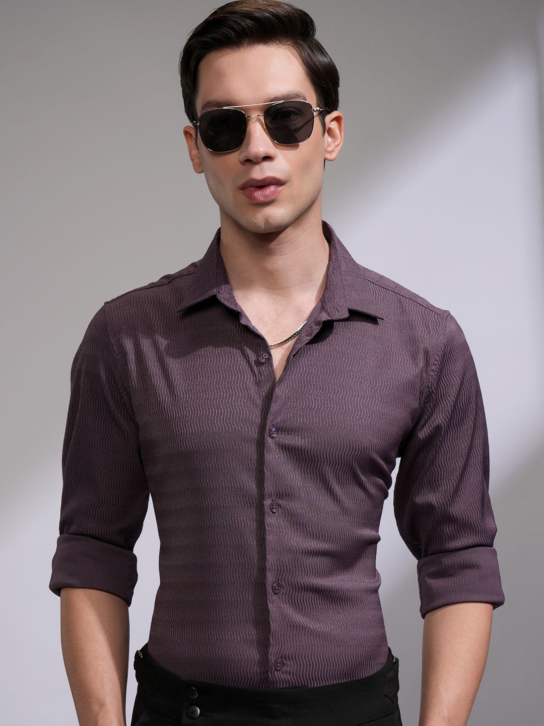 

HIGHLANDER Men Slim Fit Spread Collar Textured Formal Shirt, Purple