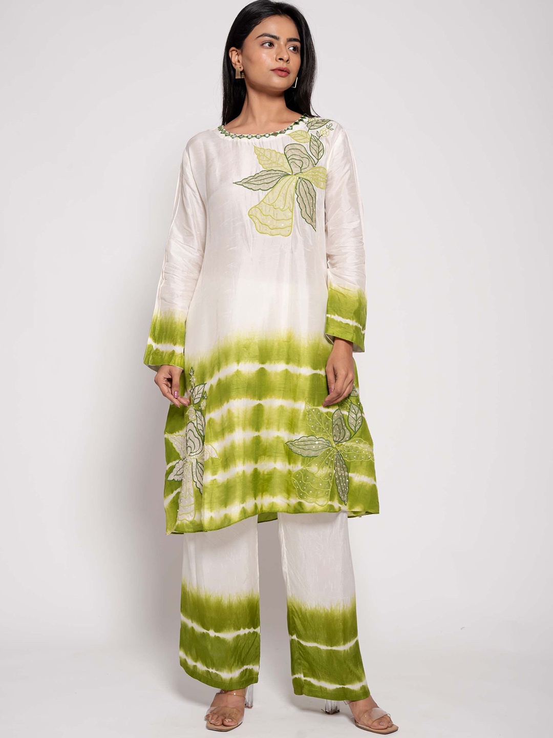 

AFFAIRE'S BY LEVELL5 Women Ethnic Motifs Dyed Regular Sequinned Kurta with Palazzos, Lime green