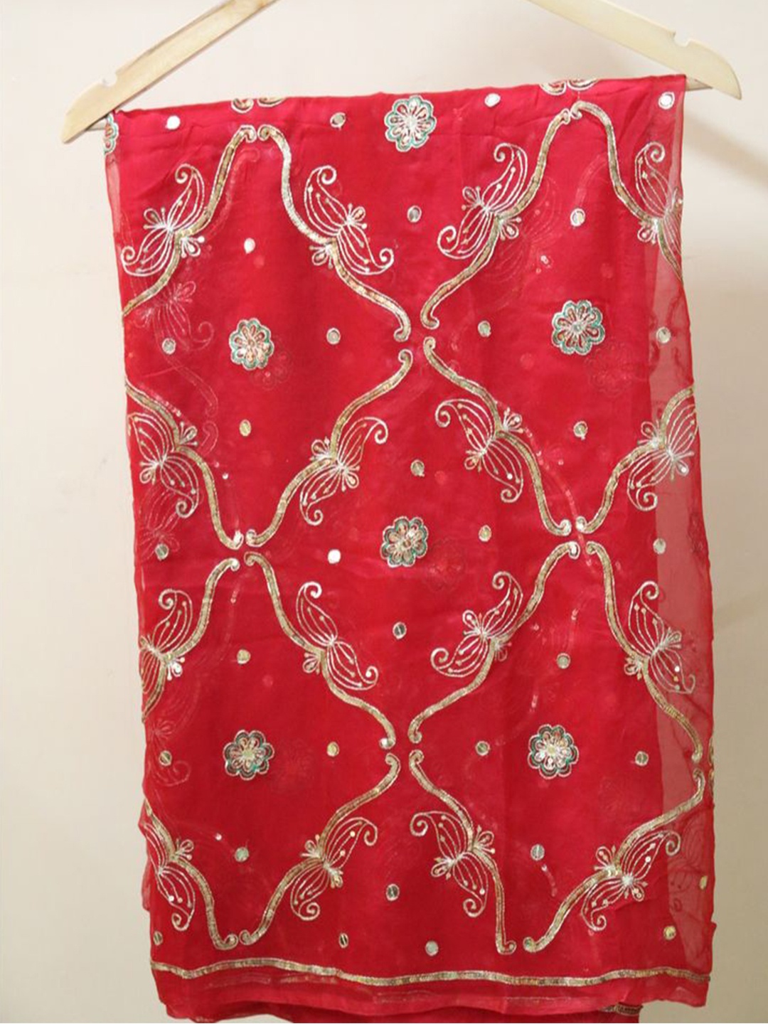 

Madhuve Embroidered Ethnic Motifs Sequinned Pure Chiffon Saree, Red