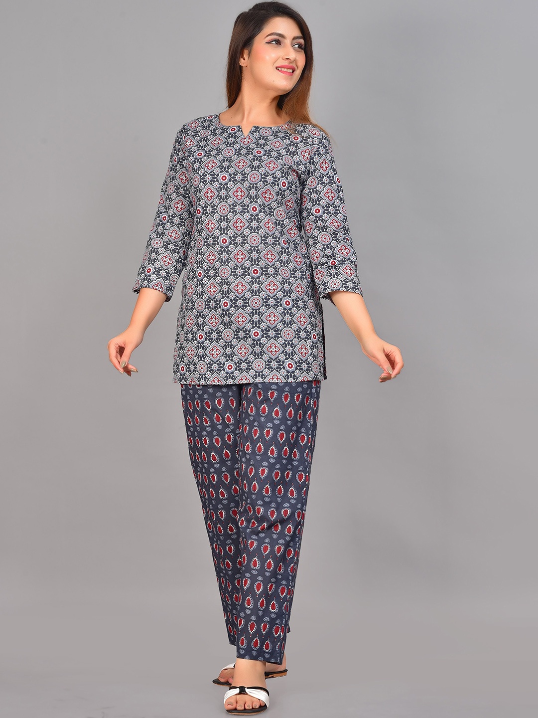 

SHOPAXIS Women Printed Night suit, Grey