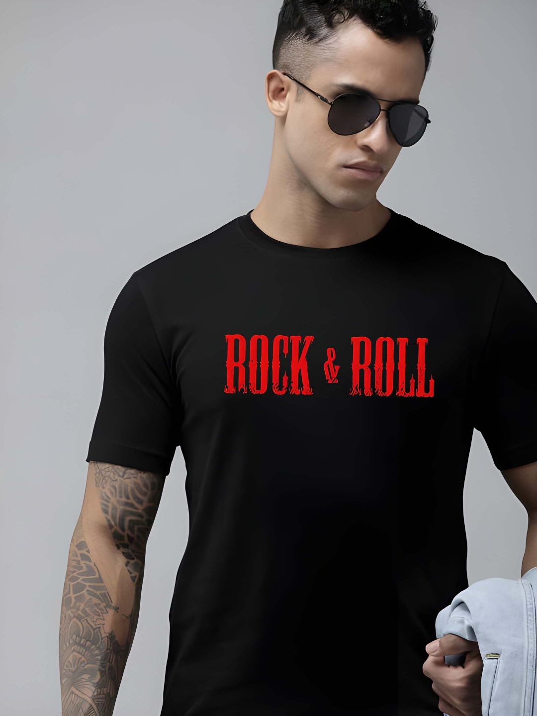

BOWLIFESTYLE Men Graphic Printed Round Neck Cotton T-shirt, Black