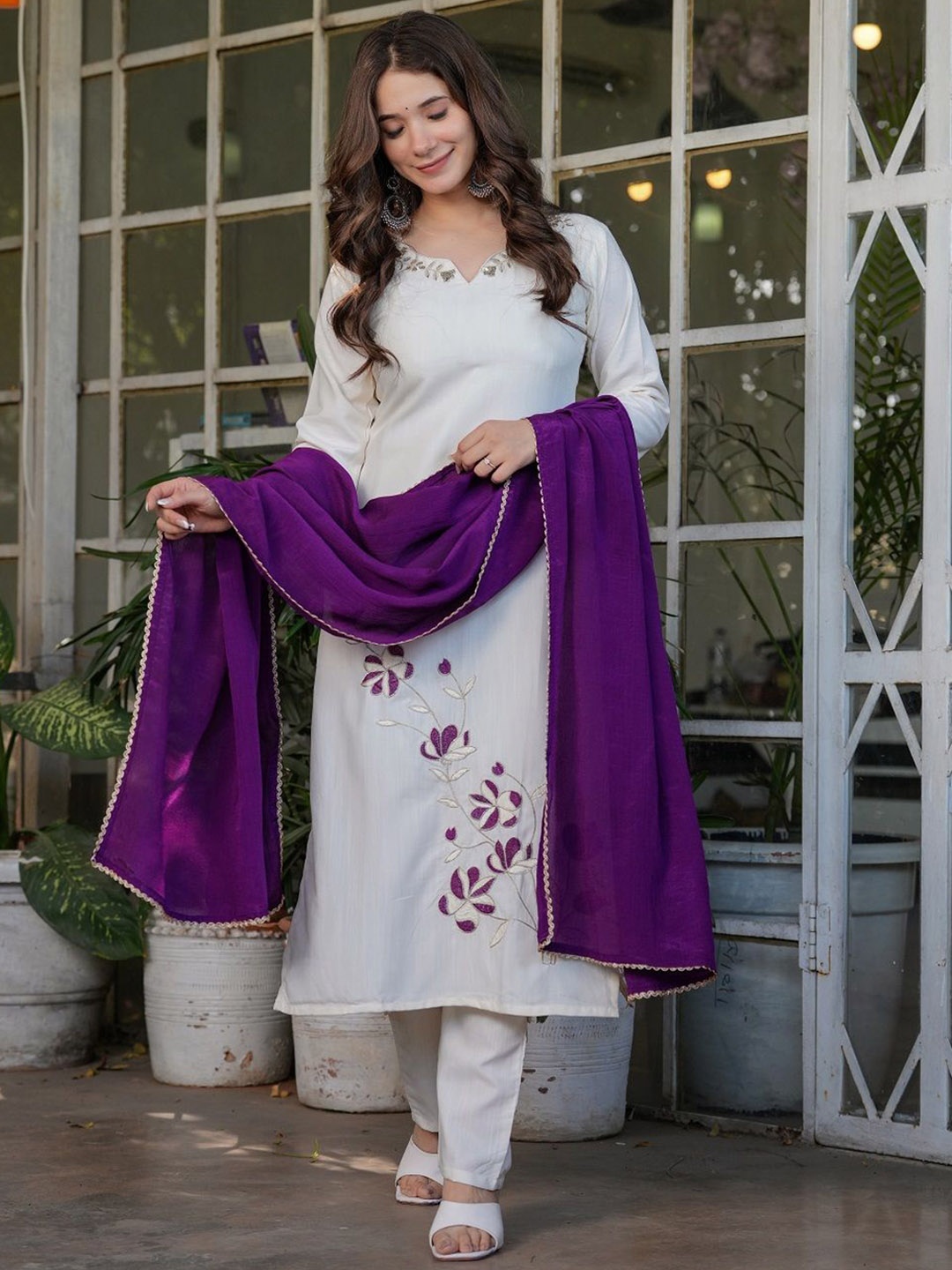 

KOTRONS Floral Embroidered Notch-Neck Straight Thread Work Kurta With Trousers And Dupatta, White