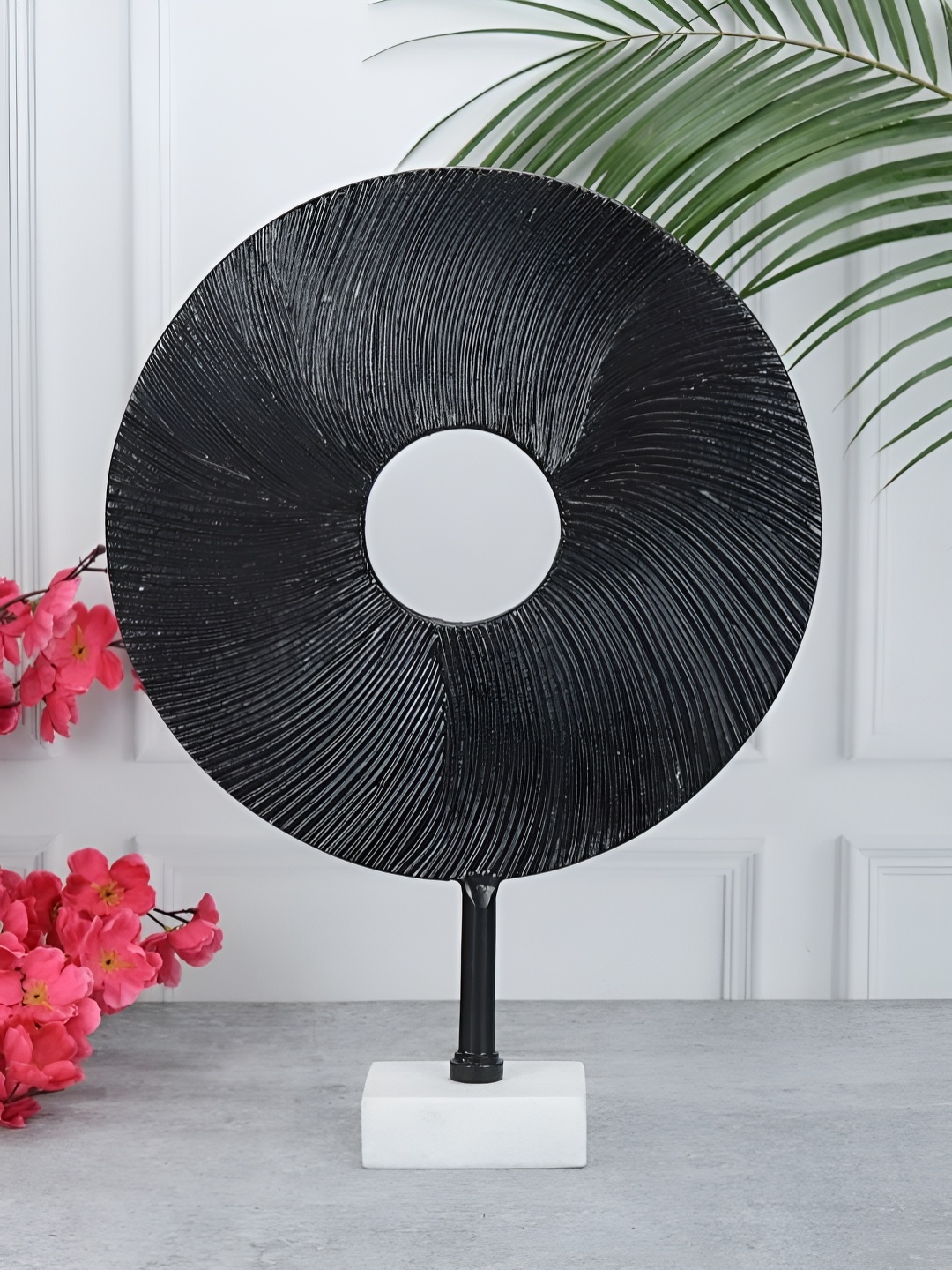 

Maison Modern Black Figurine Showpiece