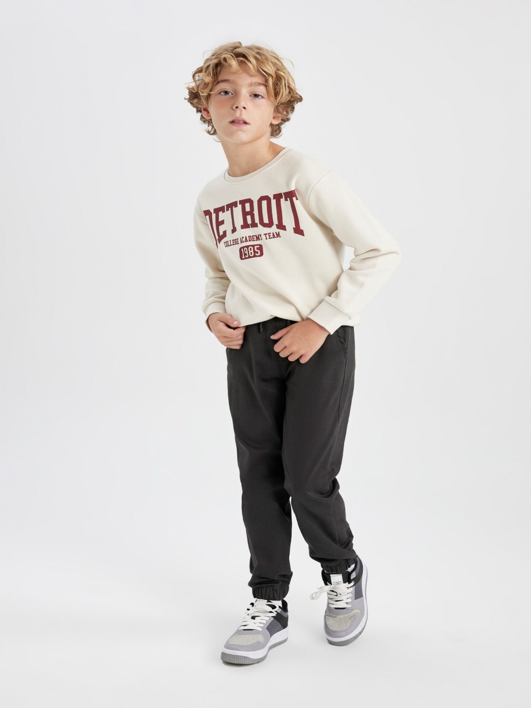 

DeFacto Boys Trousers, Na