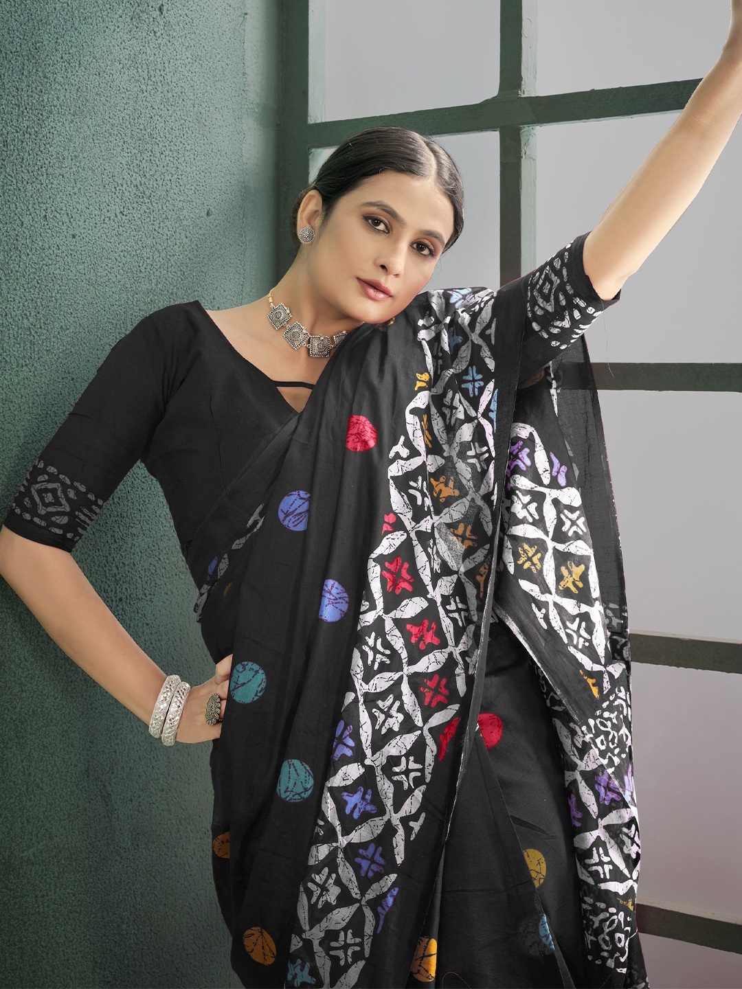 

HERE&NOW Printed Pure Cotton Ikat Saree, Black