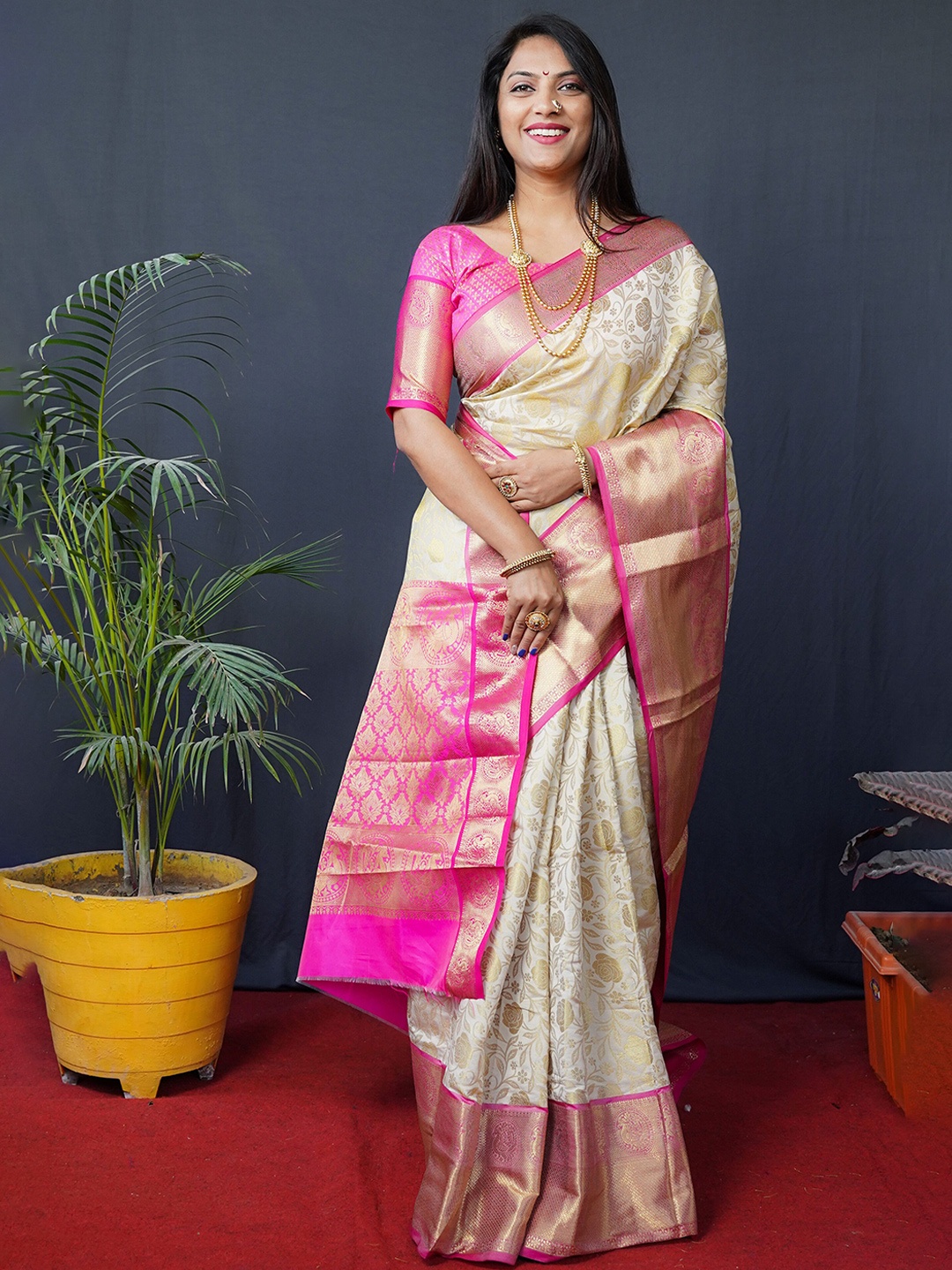 

amirat Woven Design Zari Pure Silk Kanjeevaram Saree, Cream